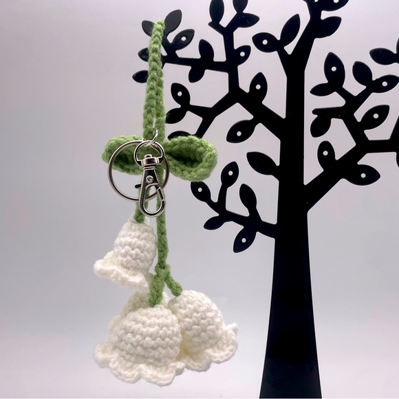 HANDMADE | White Crochet Bouquet | Bag Charm | Keychain (Brand New!) ✨ - Picture 5 of 7